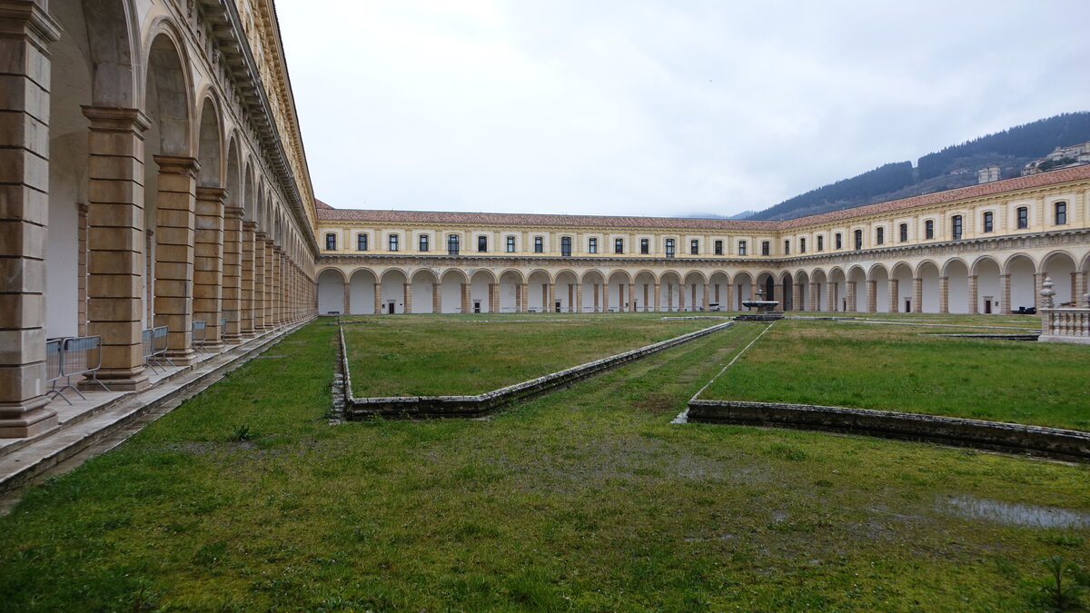 Padula, Kreuzgang Kartause Certosa San Lorenzo, erbaut im 16. Jahrhundert (27.02.2023)