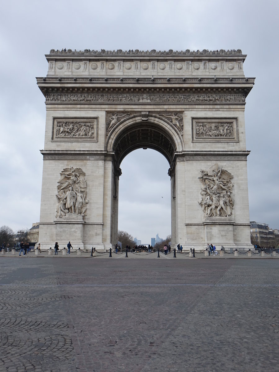 Paris, der Arc de Triomphe de l’toile oder kurz Arc de Triomphe, ist ein 1806 bis 1836 errichtetes Denkmal an der Place Charles-de-Gaulle in Paris (01.04.2018)