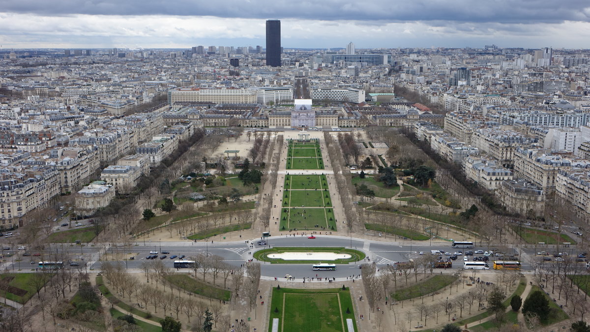 Paris, Aussicht auf den Park Champ de Mars und Ecole Militaire (30.03.2018)