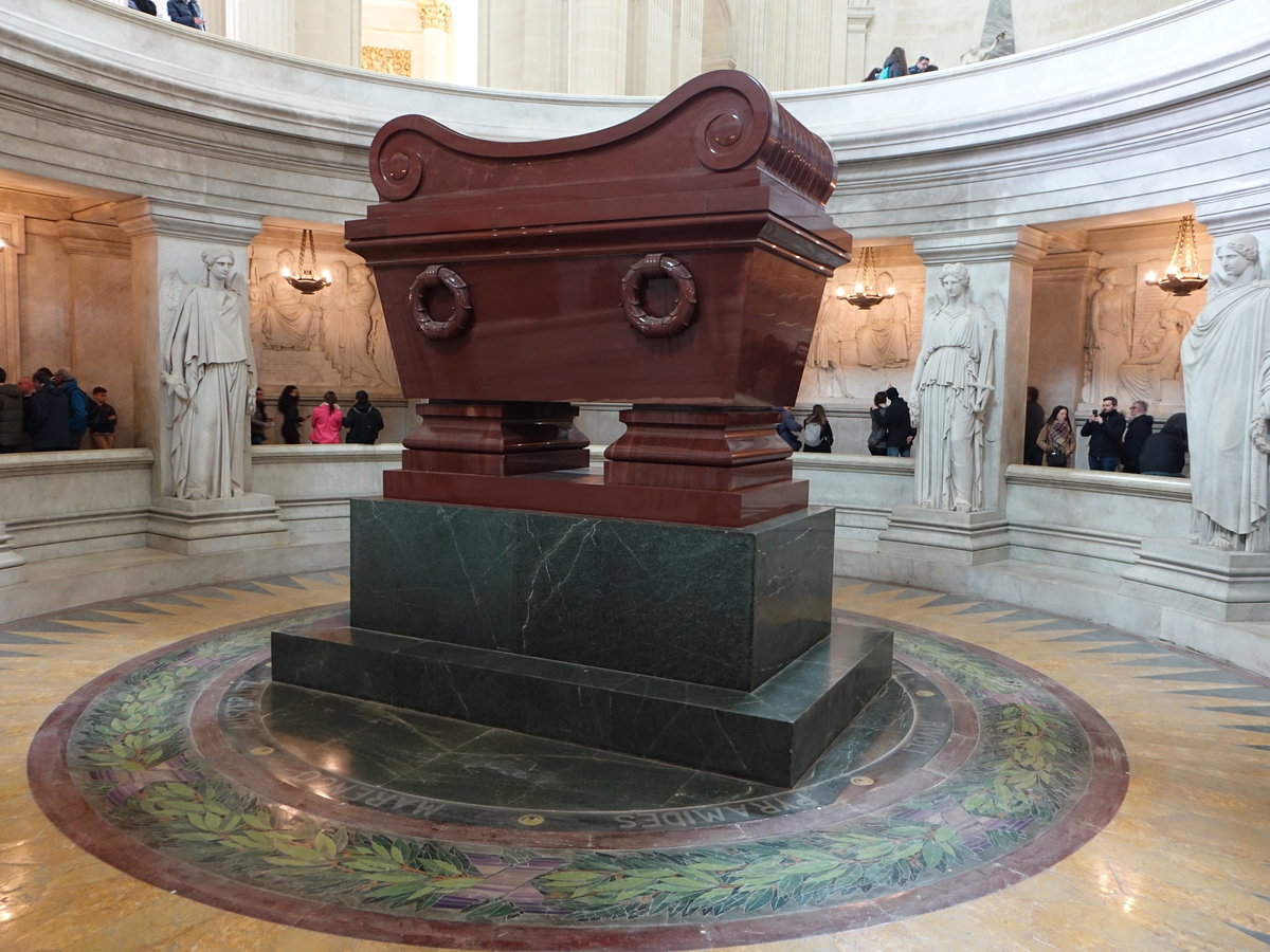 Paris, Grabmal fr Kaiser Napoleon, nach Plnen von Visconti erbaut (31.03.2018)