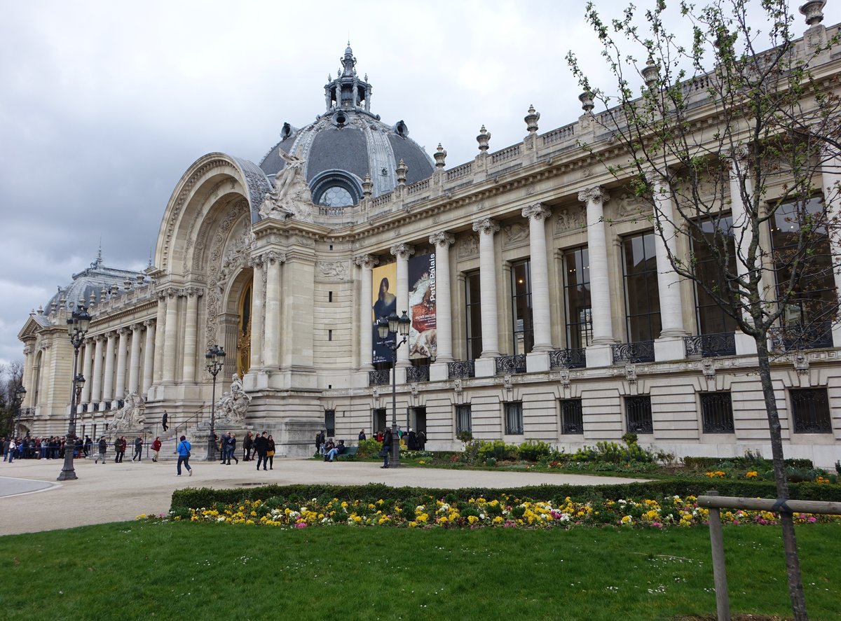 Paris, das Petit Palais ist ein ehemaliger Ausstellungspavillon der in Paris ausgerichteten Weltausstellung von 1900. Er wurde zwischen 1897 und 1900 errichtet und beherbergt heute das stdtische Museum der schnen Knste (31.03.2018)