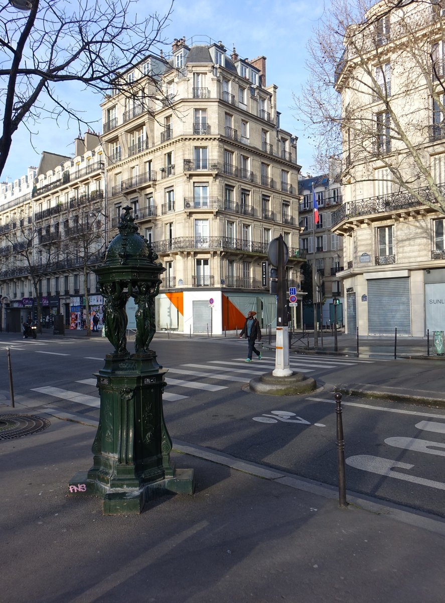 Paris, Wallace Brunnen am Boulevard Sebastopol im 3. Arrondissement (31.03.2018)