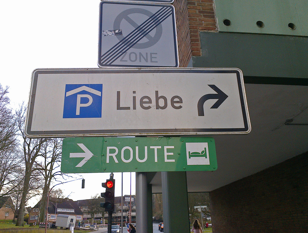 Parkhausliebe zum absoluten Schnppchenpreis gibt es in Bad Oldesloe, gesehen im Mrz 2014.