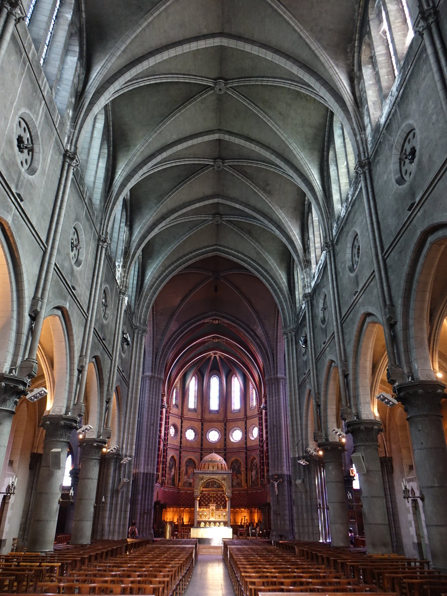 Pau, neugotischer Innenraum der Pfarrkirche Saint-Martin (27.07.2018)