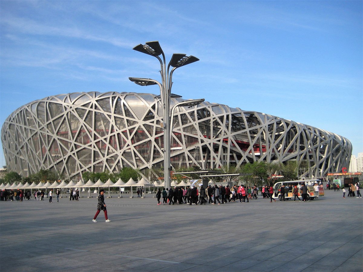 Peking, Nationalstadion, im Volksmund auch  Vogelnest  genannt. Die eigentlichen Bauarbeiten begannen im Mrz 2004, die Erffnung fand am 28. Juni 2008 statt - 18.04.2016
