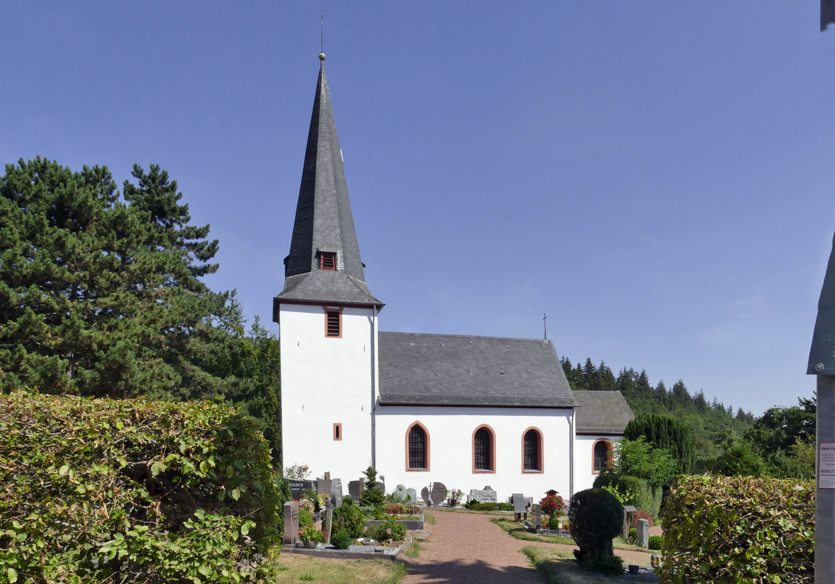 Pfarrkirche  Heilig Kreuz  Kreuzweingarten zwischen Euskirchen und Bad Mnstereifel - 02.08.2018