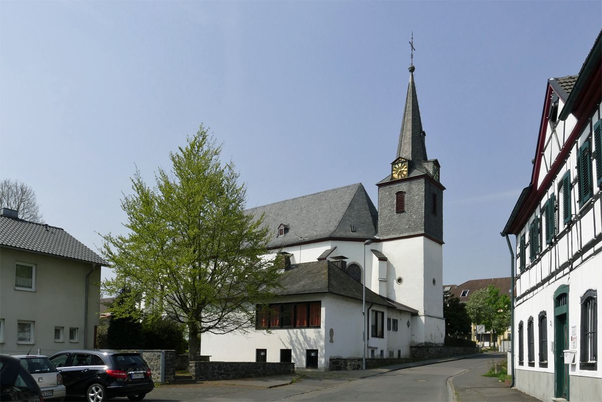 Pfarrkirche St. Margaretha, erbaut 1515, in Wachtberg-Adendorf - 21.04.2018