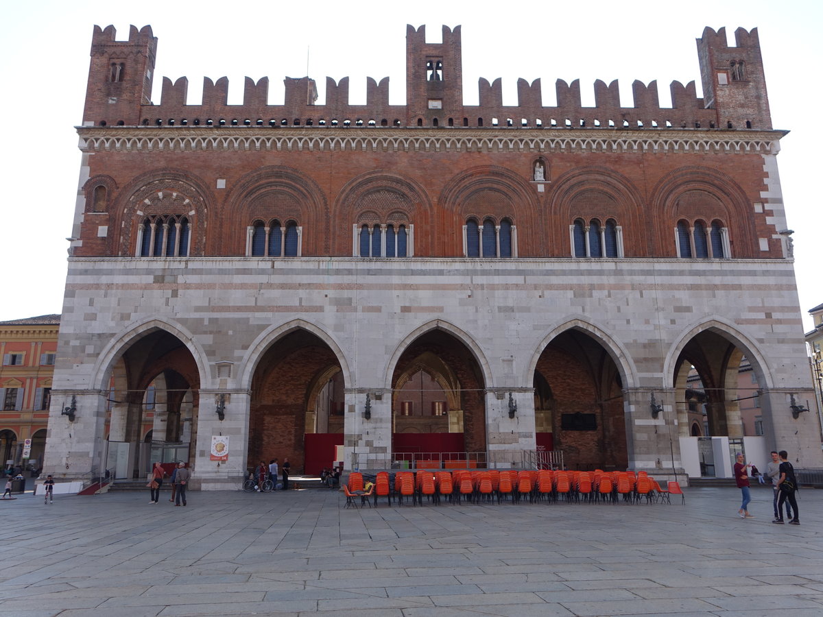 Piacenza, Palazzo Comunale an der Piazza dei Cavalli, erbaut ab 1280 (30.09.2018)