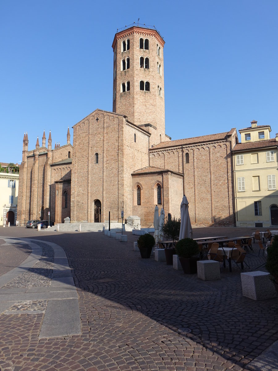 Piacenza, San Antonio Kirche, erbaut bis 1041, erweitert im 13. Jahrhundert, barockisiert im 17. Jahrhundert (30.09.2018)