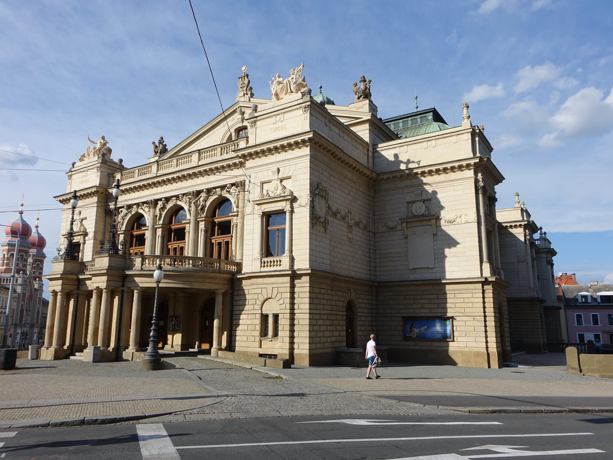 Pilsen, Josef-Kajetn-Tyl-Theater, erbaut von 1899 bis 1902 (26.06.2020)