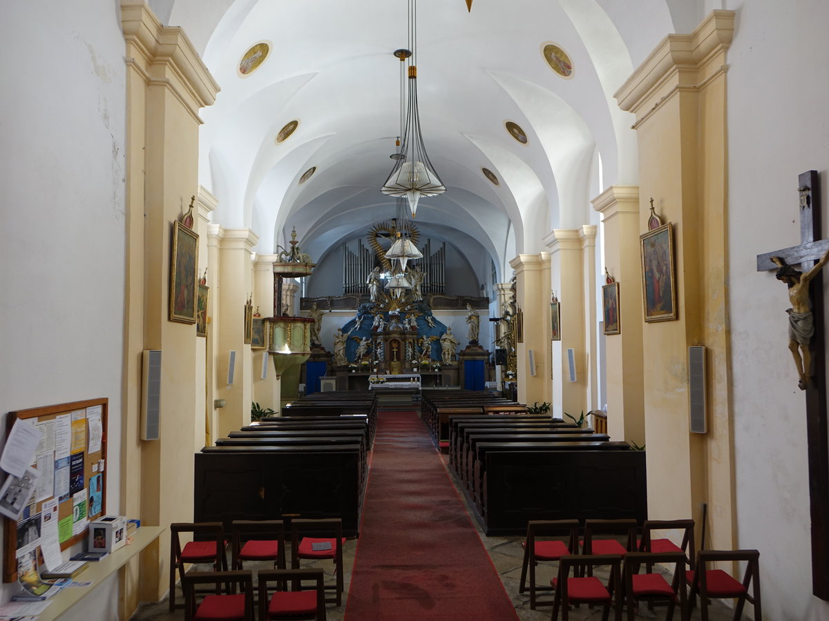 Pisek, Innenraum der Klosterkirche der Erhebung des Heiligen Kreuzes (25.05.2019)