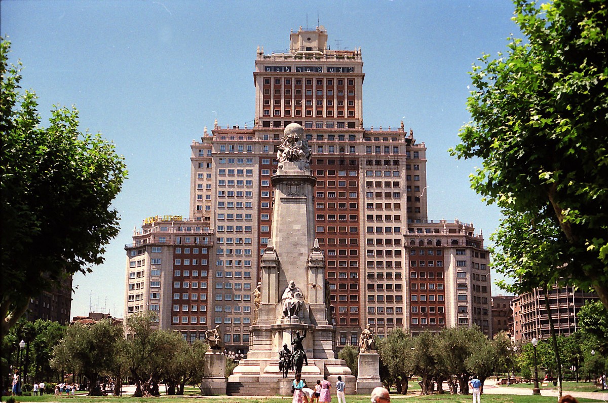 Plaza de Espaa in Madrid. Aufnahme: Juli 1986 (digitalisiertes Negativfoto).
