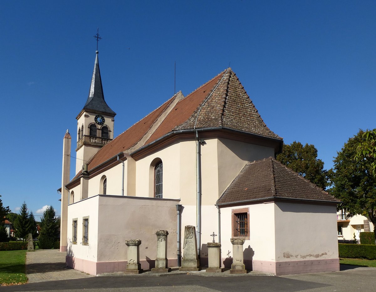 Plobsheim, die katholische Kirche St.Peter und Paul, Okt.2016