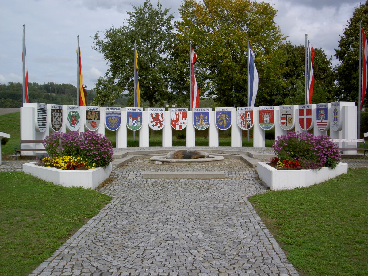 Pchlarn, Nibelungendenkmal an der Donaulndle (22.09.2013)