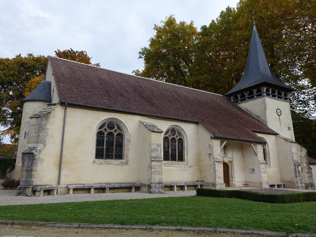 Polisy, Pfarrkirche St. Felix am Place de Eglise, erbaut im 12. Jahrhundert (27.10.2015)