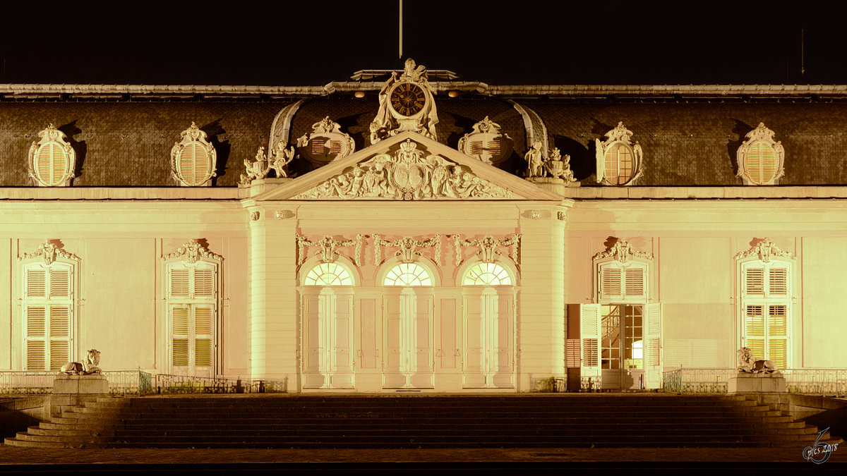 Portal auf Nordseite des Schlosses Benrath Ende November 2014 in Dsseldorf.