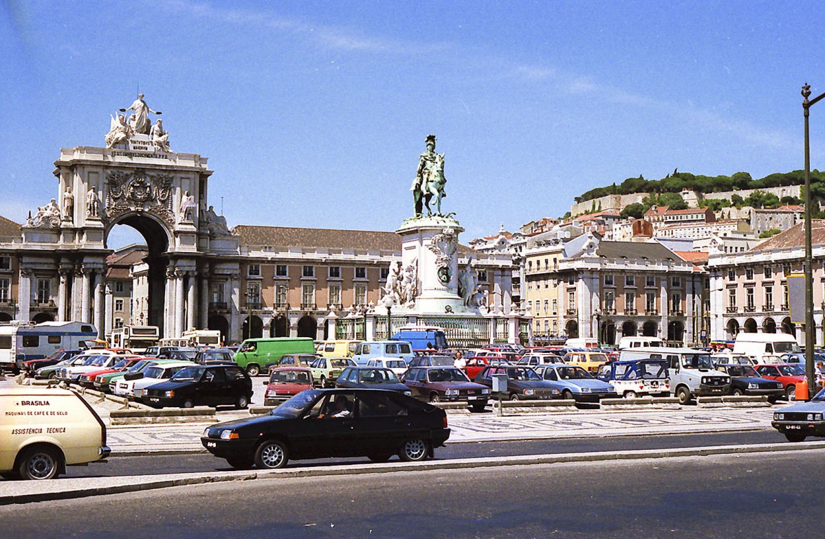Praa do Comrcio in Lissabon. Aufnahme: Juli 1986 (digitalisiertes Negativfoto).