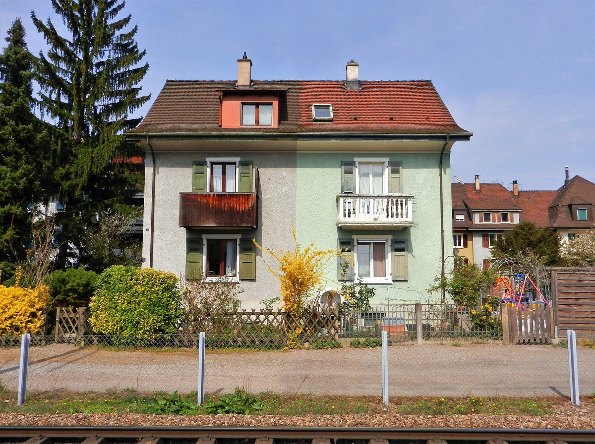 Pratteln, einfaches Doppelhaus an der Grabenmattstrasse 5 - 01.04.2014