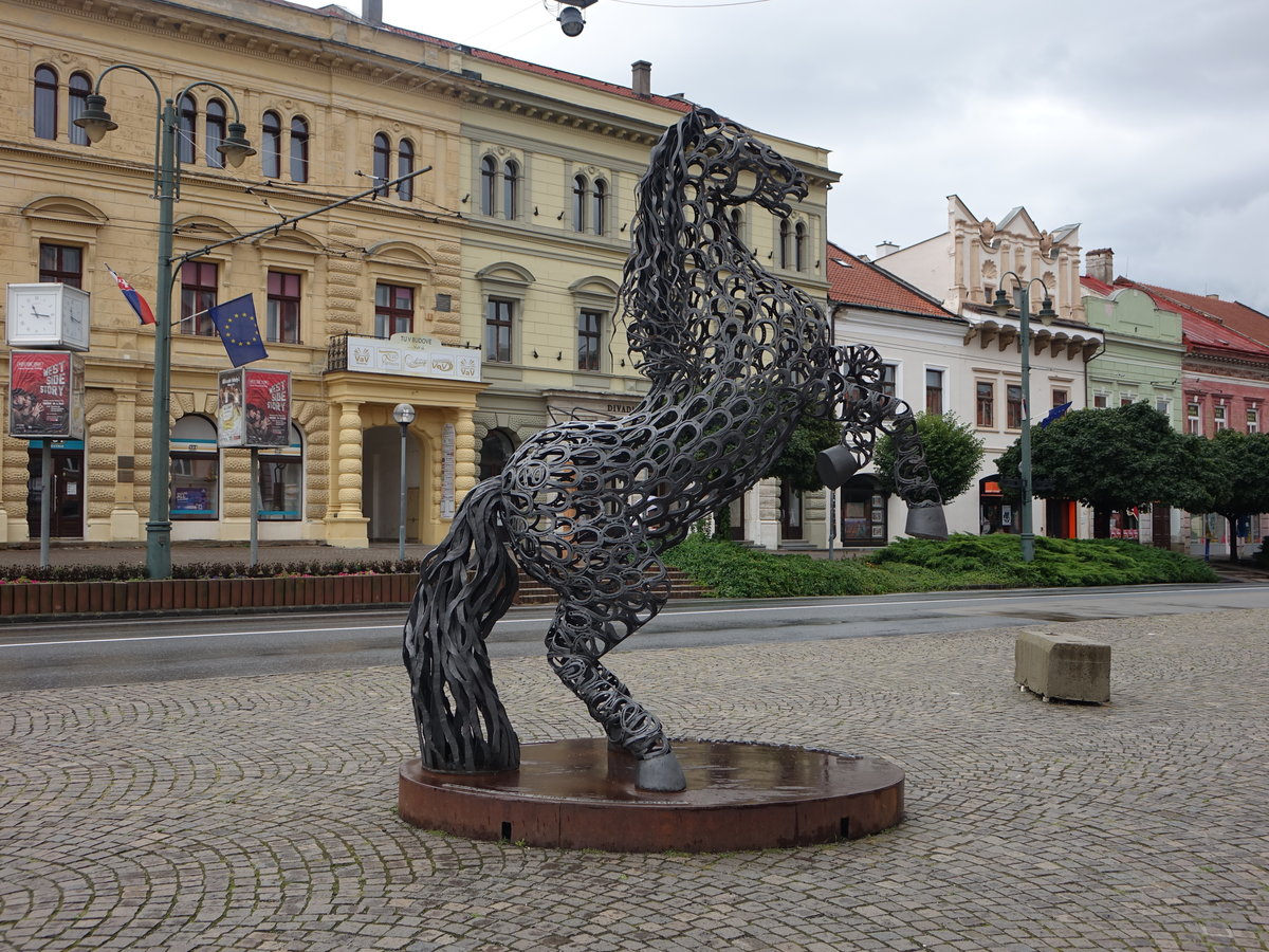 Presov / Esperies, Pferdeskulptur am Hauptplatz (01.09.2020)
