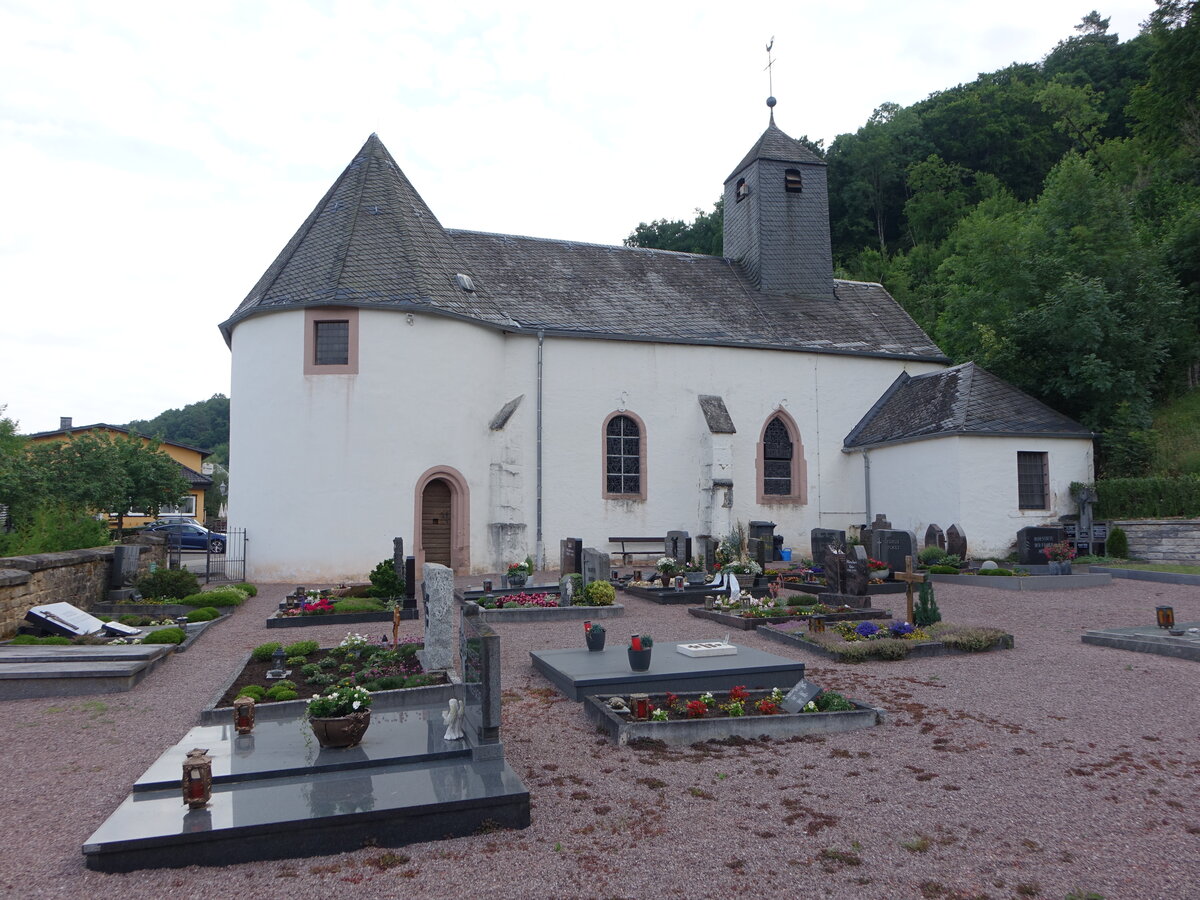 Prmzurlay, kath. Filialkirche St. Nikolaus, sptgotischer Saalbau, erbaut im 15. Jahrhundert (22.06.2022)