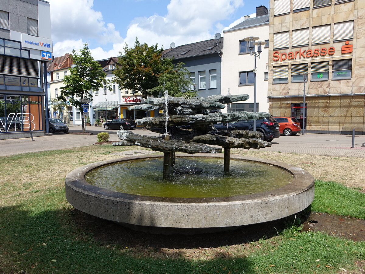 Pttlingen, Brunnen am Rathausplatz (16.07.2023)