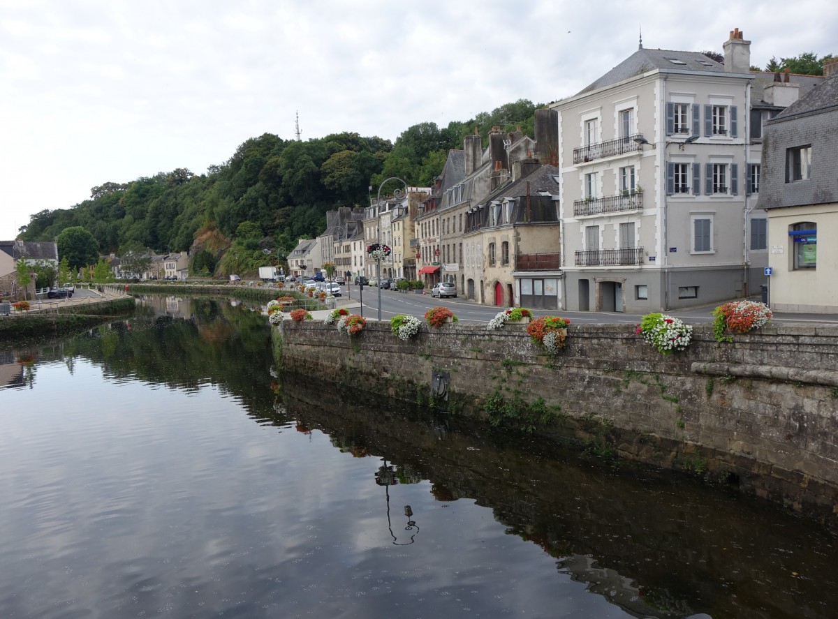 Quimperle, Fluss L´Isole am Place Charles de Gaulle (16.07.2015)