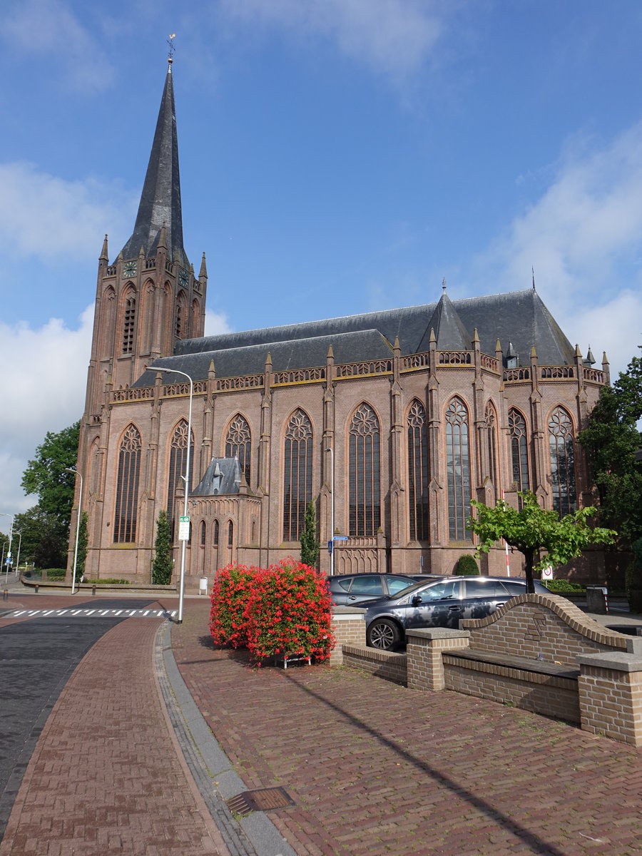 Raalte, kath. Hl. Kreuz Kirche, erbaut von 1890 bis 1892 durch den Architekten Alfred Tepe (23.07.2017)