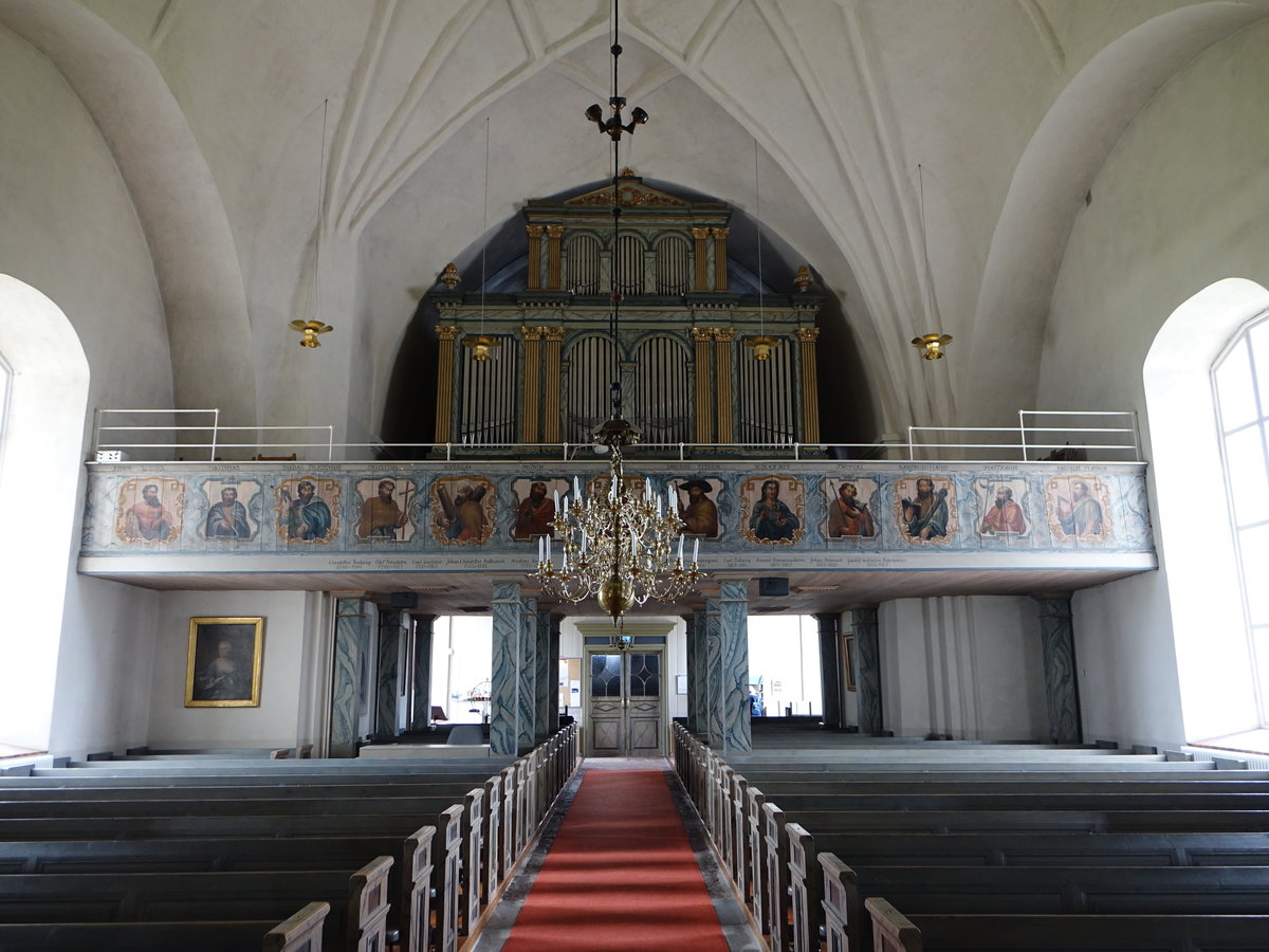 Rttvik, Orgelempore mit Bauernmalereien in der Ev. Kirche (16.06.2017)