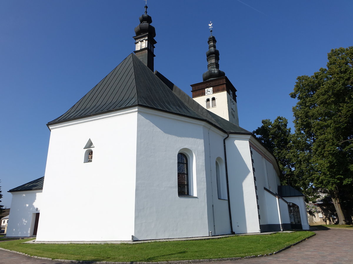 Rajec / Rajetz, Pfarrkirche St. Laurentius, erbaut im 14. Jahrhundert (06.08.2020)