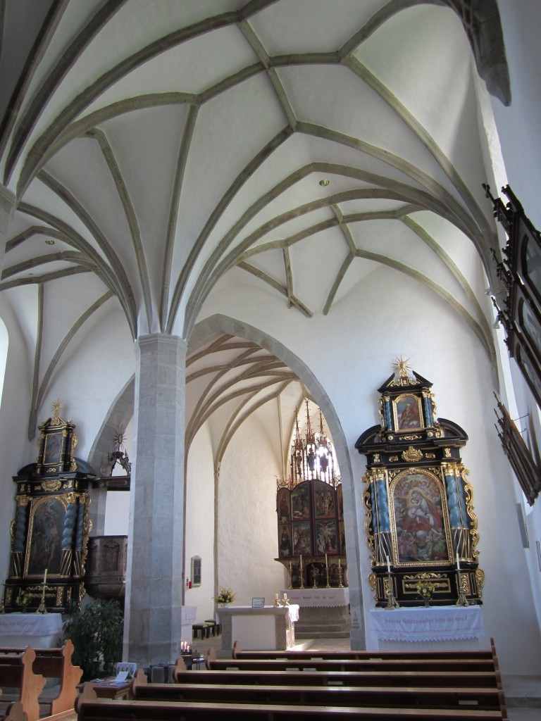 Rauchendt, gotischer Innenraum der St. Michael Kirche, Flgelalter von 1524 (18.04.2014)