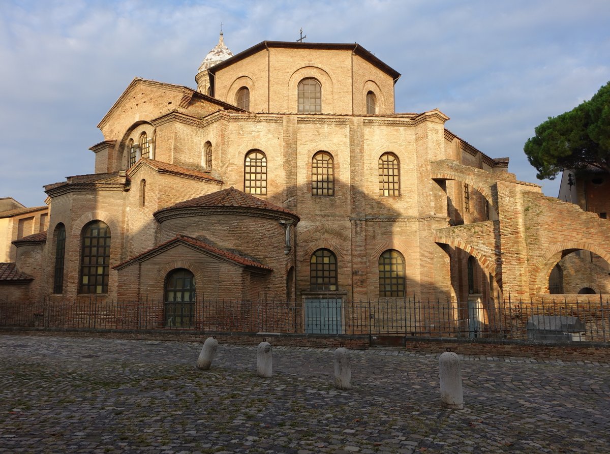 Ravenna, San Vitale Kirche, erbaut bis 546, Zentralkuppelbau, Kampanile 17. Jahrhundert (20.09.2019)