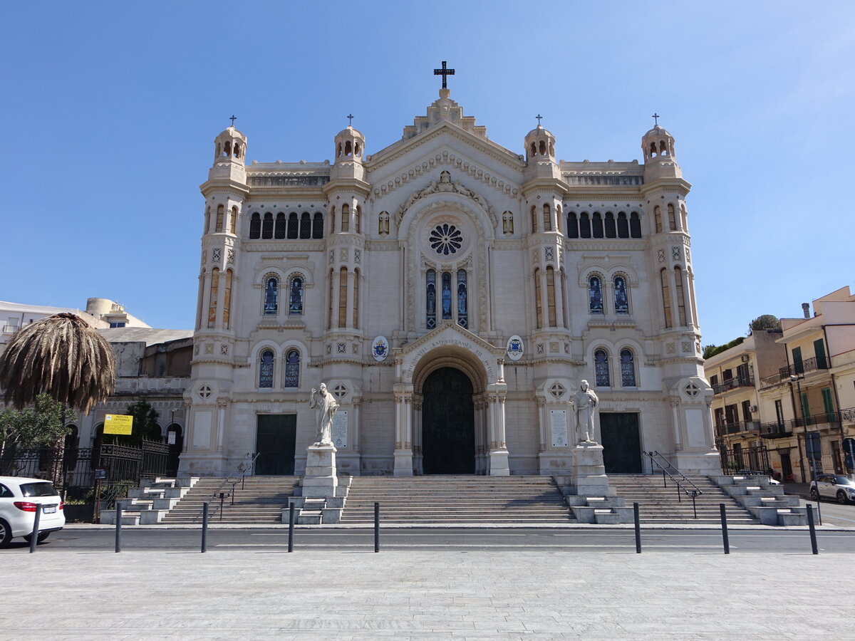 Reggio Calabria, Kathedrale St. Maria Assunta, erbaut ab 1908 im Stil der Neoromanik (09.04.2024)