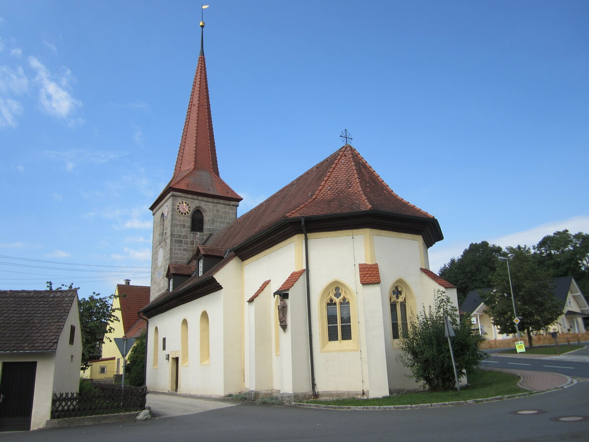 Rezelsdorf, evangelische St. Katharina Kirche, Saalkirche aus dem 14. Jahrhundert, 1715 wurde der Innenraum durch Georg Christoph Kre von Kressenstein barockisiert (10.08.2014)