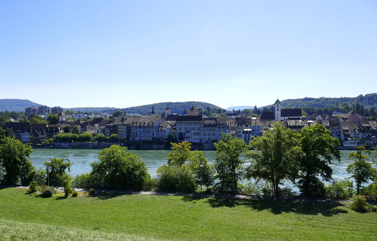 Rheinfelden AG, Blick vom deutschen Ufer ber den Rhein auf die Altstadt von Rheinfelden in der Schweiz, Sept.2019