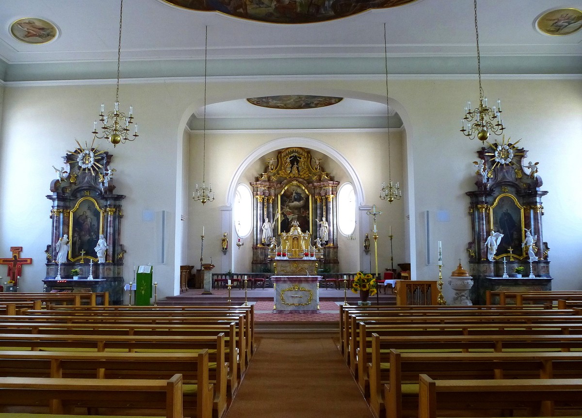 Rheinhausen, Blick zum 1752 errichteten Hochaltar in der Kirche St.Ulrich, Juli 2014