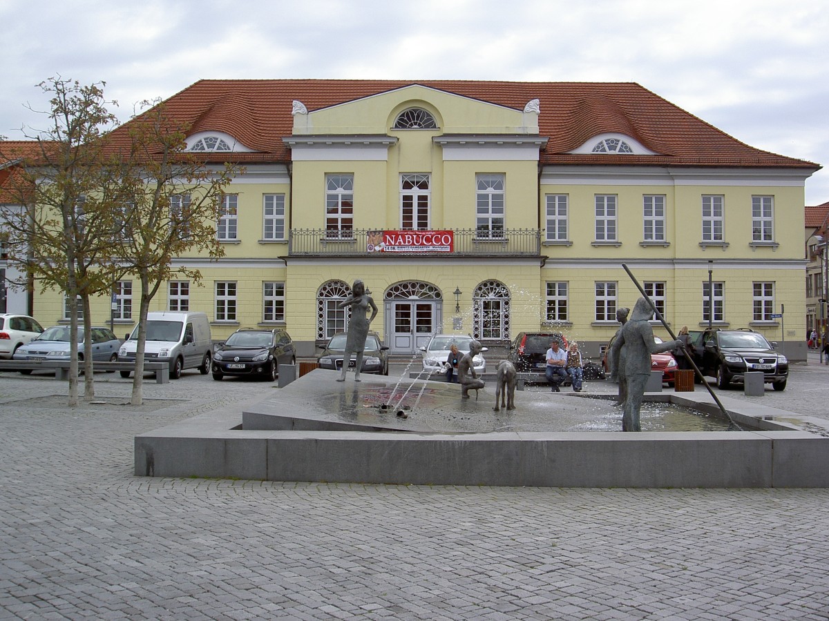 Ribnitz, Rathaus am Marktplatz, erbaut 1834 (19.05.2012)