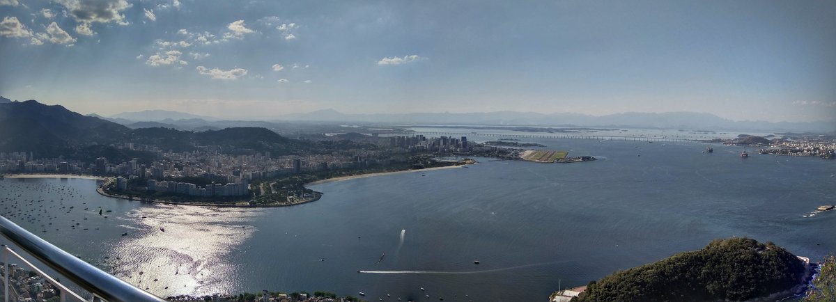 Rio de Janeiro. Zusammengesetzt Panoramaaufnahme mit Blick auf die Stadt und die Bucht. Mit Fotos vom 31.08.2018.