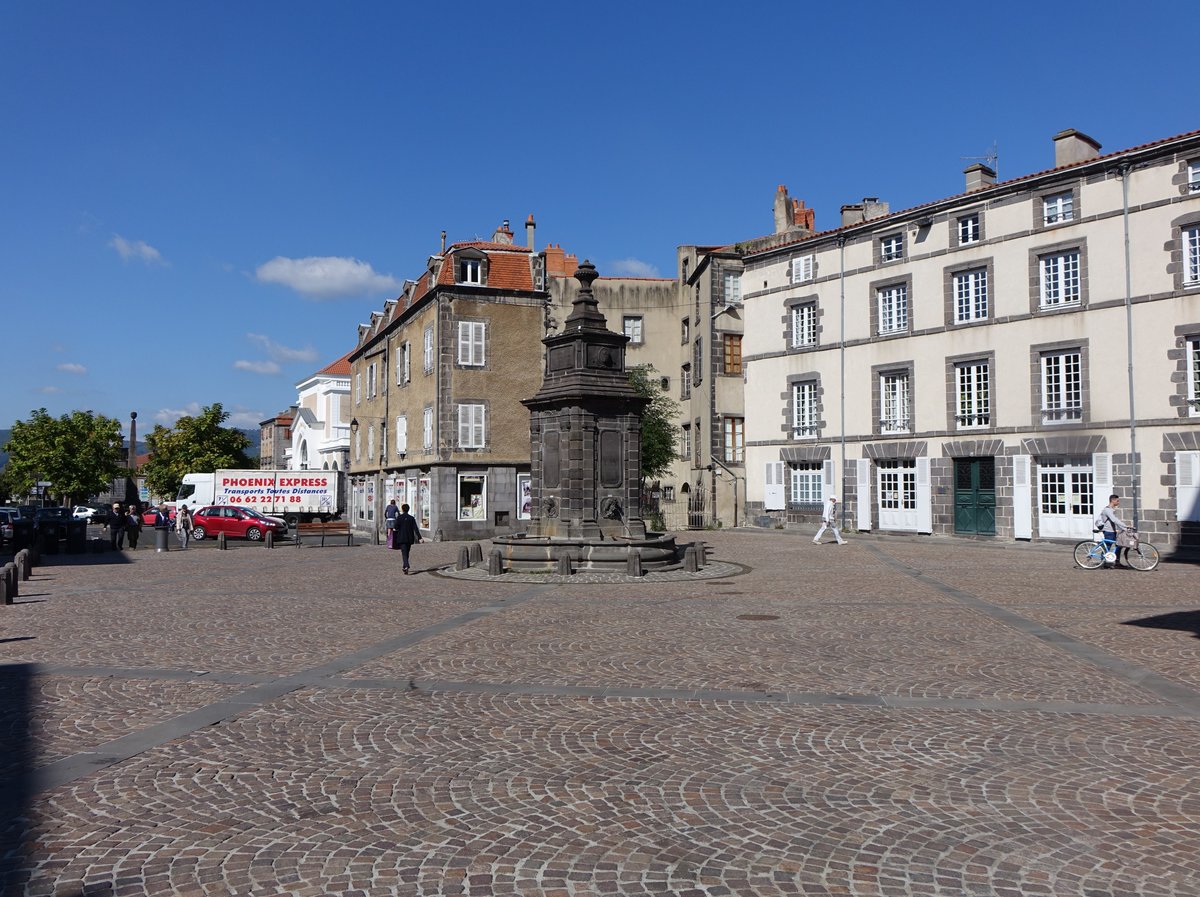 Riom, Fontaine de Ballainvilliers am Place de la Federation (20.09.2016)
