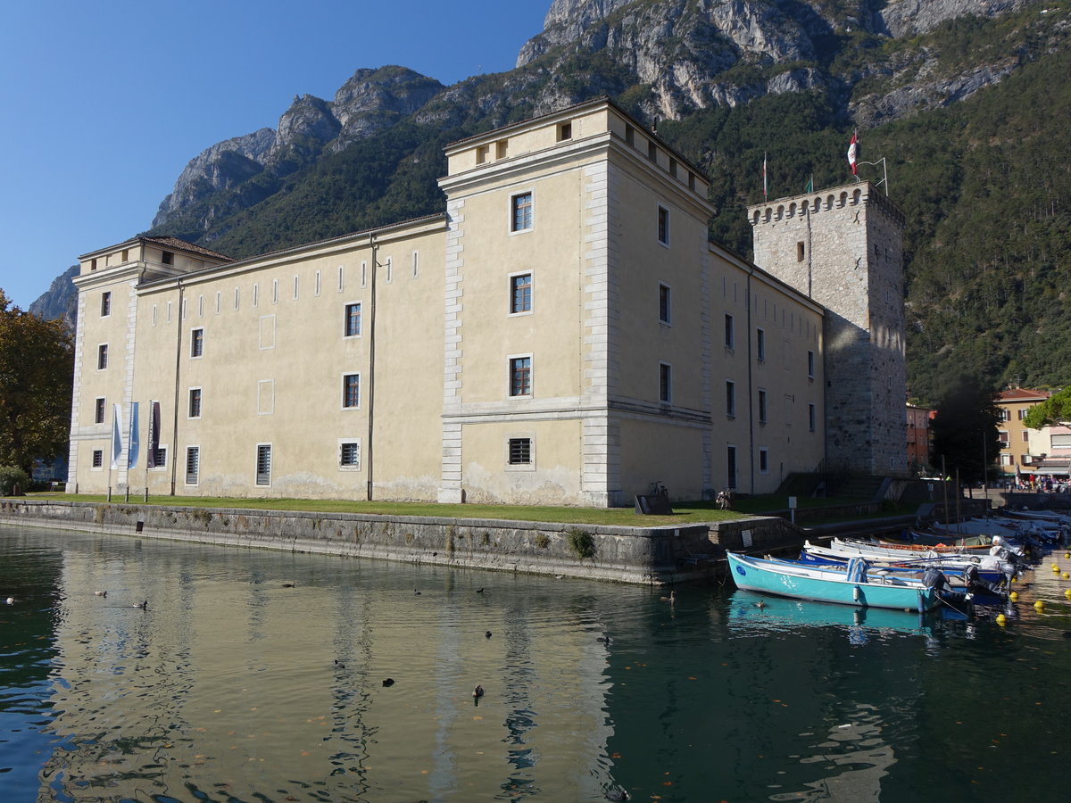 Riva del Garda, Skaliger Burg La Rocca, erbaut ab dem 12. Jahrhundert (07.10.2016)