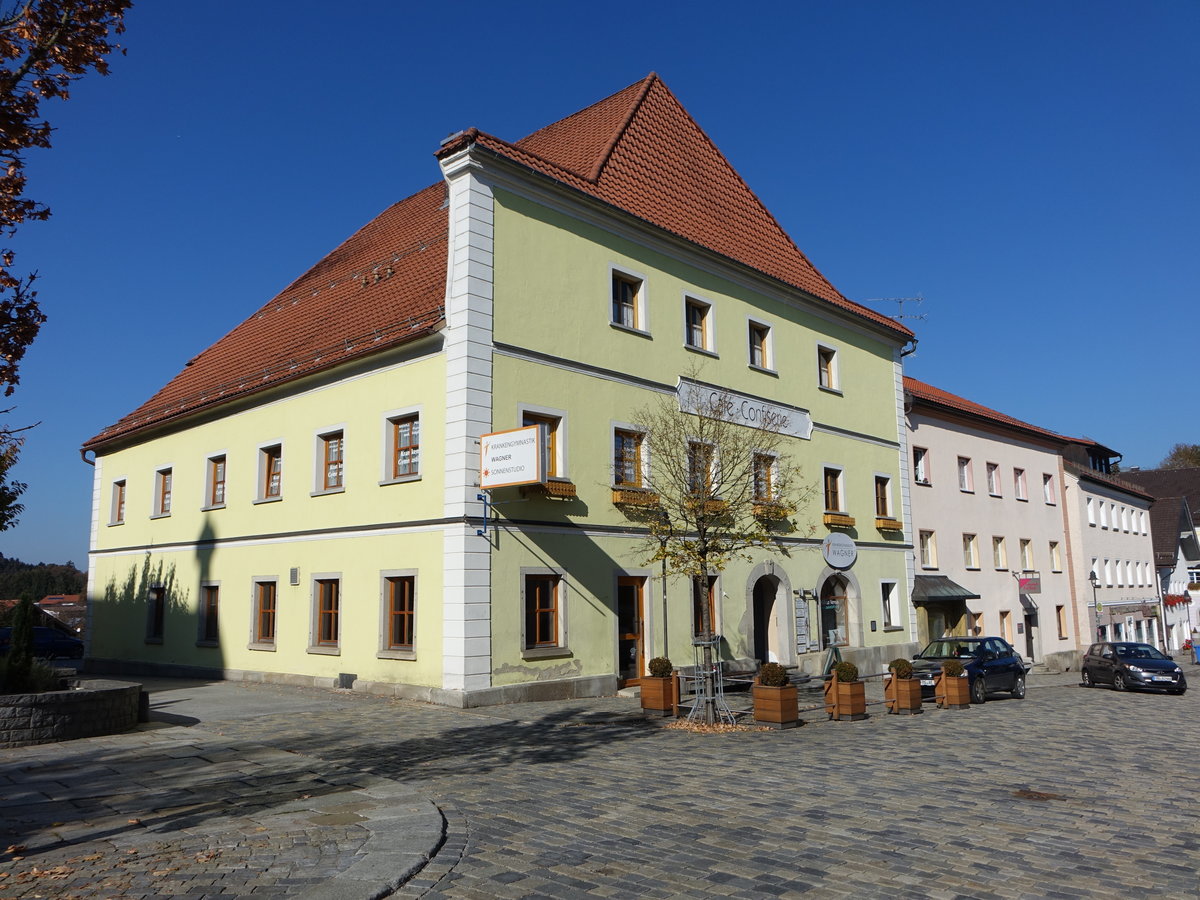 Rhrnbach, ehemaliger Gasthof am Marktplatz, erbaut im 17. Jahrhundert (22.10.2018)