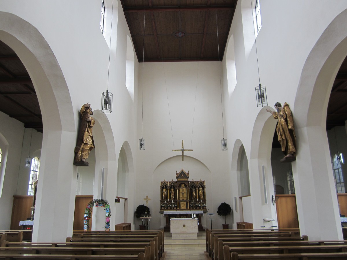 Rttenbach, Mittelschiff mit Altar der St. Mauritius Kirche (09.02.2014)