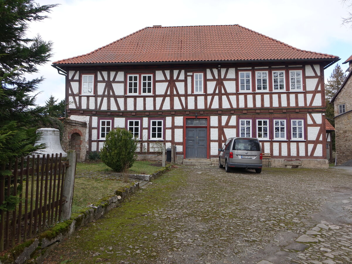Rohr, alte Schule am Lindenplatz, erbaut im 16. Jahrhundert (26.02.2022)