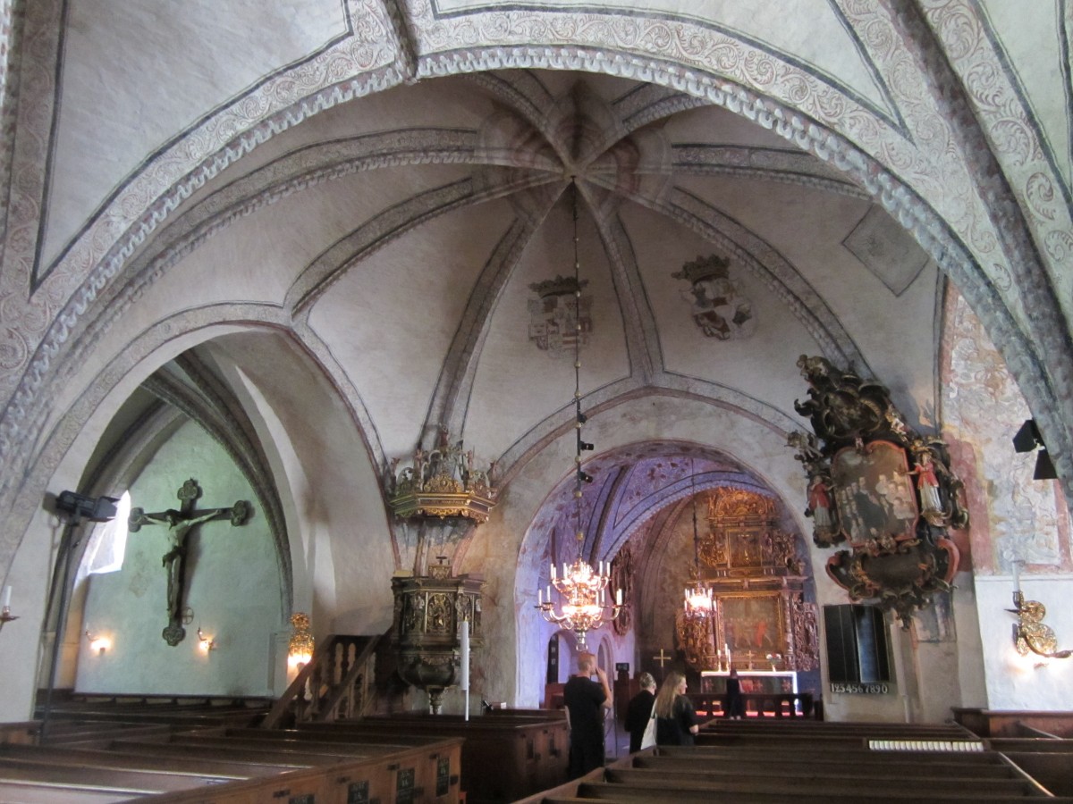 Ronneby, Inneres der Hl. Kreuz Kirche mit Fresken aus dem 15. und 16. Jahrhundert (12.07.2013)