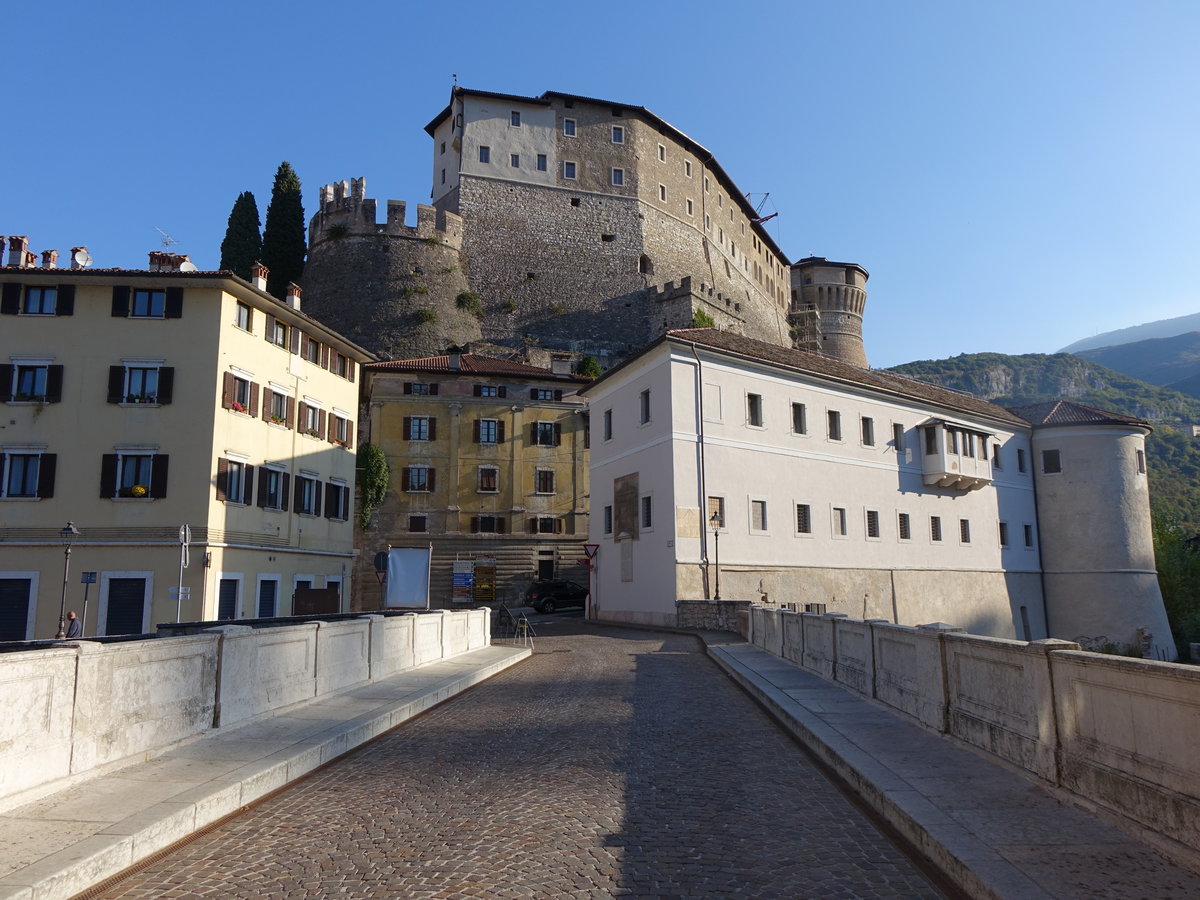 Rovereto, Castel Veneto, erbaut im 14. Jahrhundert (07.10.2016)