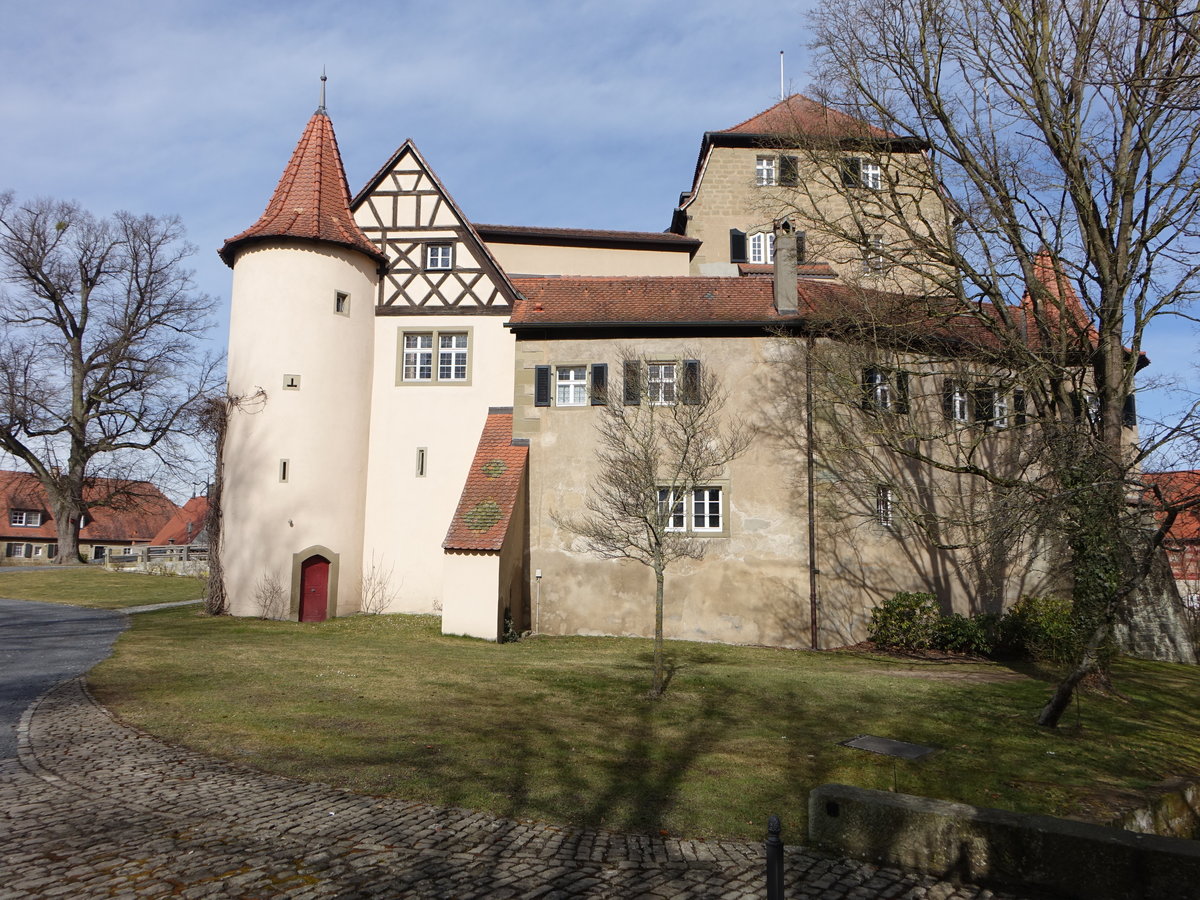 Rdenhausen, Frstlich Castellsches Schloss, Sptmittelalterliche ehemalige Wasserschlossanlage des 14.–16. Jahrhunderts mit polygonalem Bering und zwei Flankentrmen (11.03.2018)