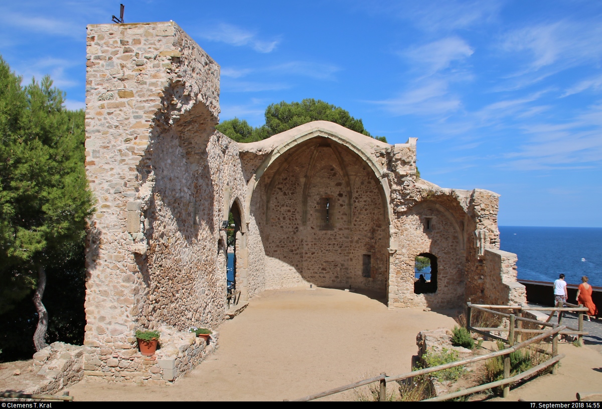  Ruinas de la antigua Iglesia Gtica de Sant Vicen , eine historische Sehenswrdigkeit auf der Burganlage in Tossa de Mar (E) am Mittelmeer (Costa Brava).
[17.9.2018 | 14:55 Uhr]