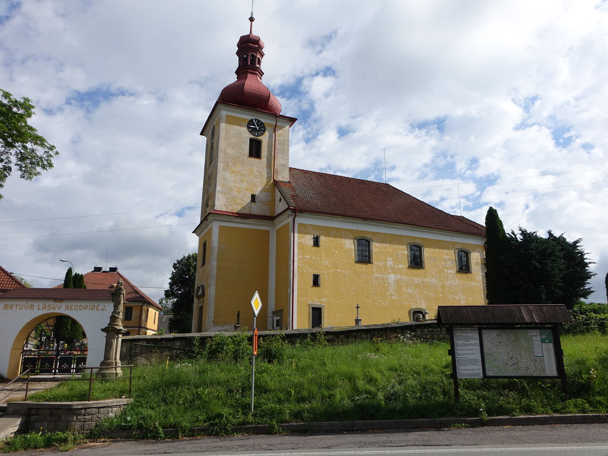 Rybna nad Zdobnici / Deutsch Rybna, Pfarrkirche St. Jakob, erbaut im 18. Jahrhundert (30.06.2020)