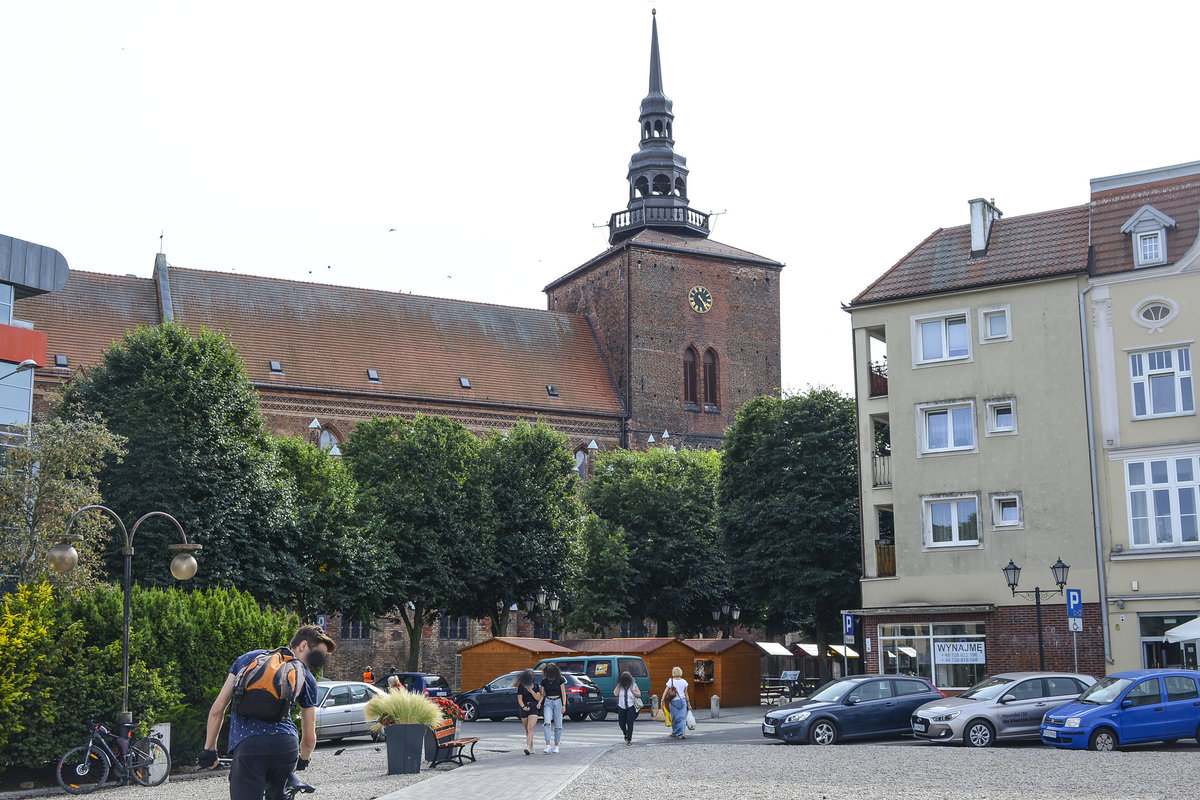 Słupsk (Stolp) in Hinterpommern: Kościł Mariacki (Marienkirche) vom Stary Rynek (bis 1945 Markt) aus gesehen. Aufnahme: 20. August 2020.