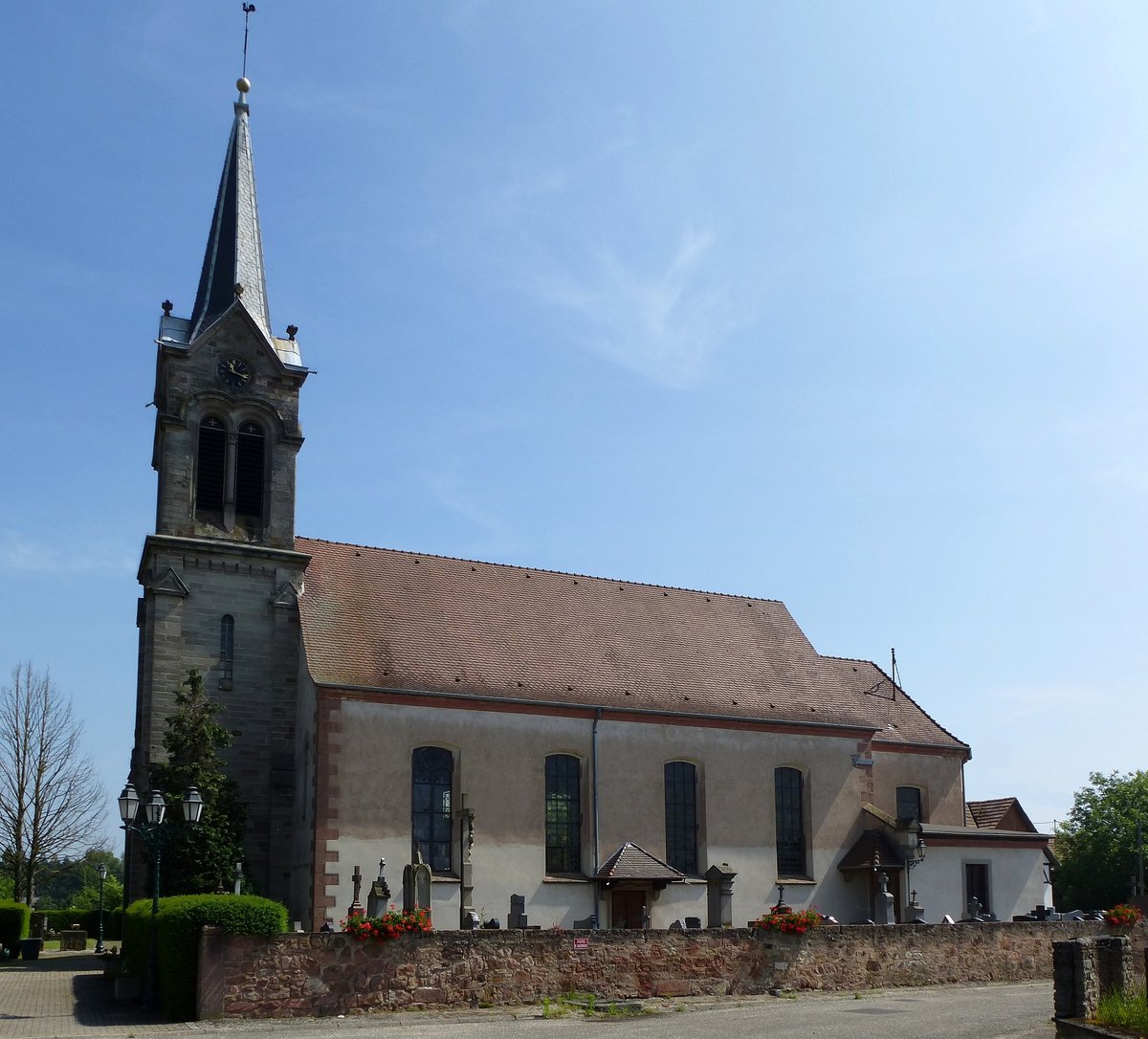 Saasenheim, die Kirche St.Johannis der Tufer, stammt aus dem 18.Jahrhundert, Juni 2016