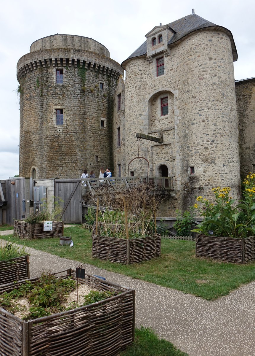Saint-Andr-sur-Svre, Schloss Saint-Mesmin, Ende des 14. Jahrhunderts erbaut (12.07.2017)